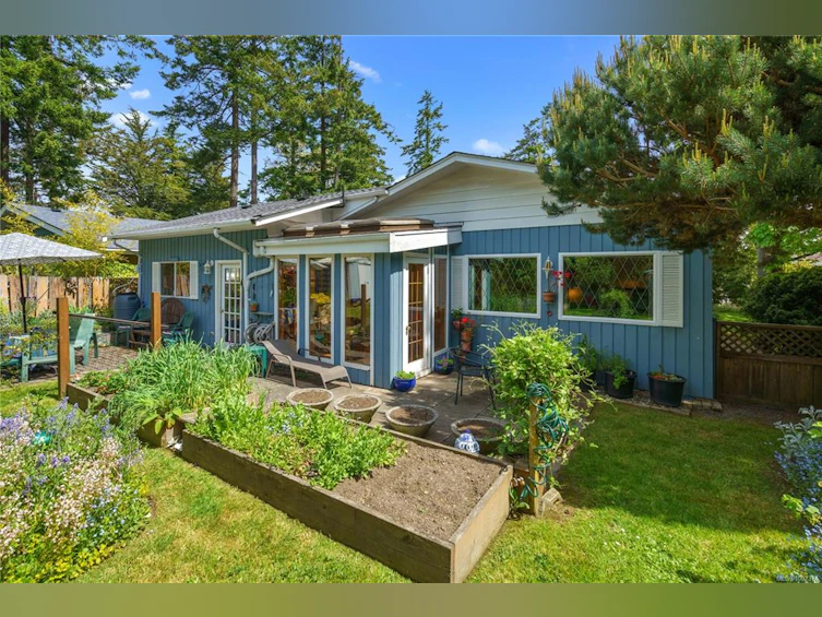 10270 Resthaven Drive, Sidney, BC, V8L 3H4 - 31