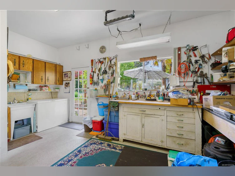 10270 Resthaven Drive, Sidney, BC, V8L 3H4 - 26