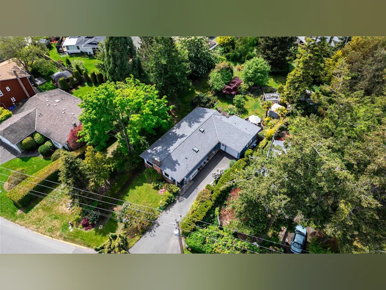 10270 Resthaven Drive, Sidney, BC, V8L 3H4 - 56