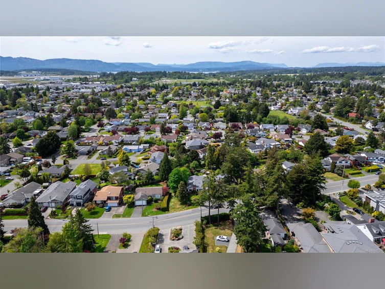 10270 Resthaven Drive, Sidney, BC, V8L 3H4 - 65