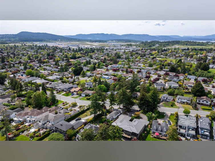 10270 Resthaven Drive, Sidney, BC, V8L 3H4 - 63