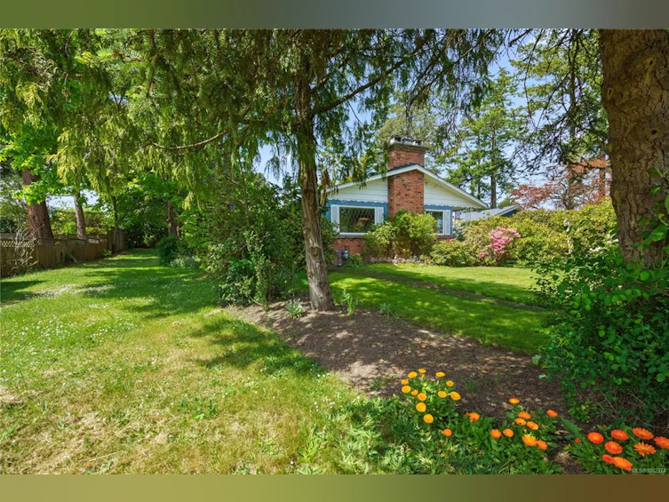 10270 Resthaven Drive, Sidney, BC, V8L 3H4 - 49