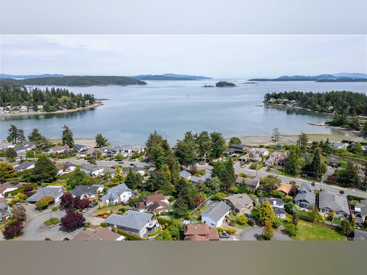 10270 Resthaven Drive, Sidney, BC, V8L 3H4 - 59