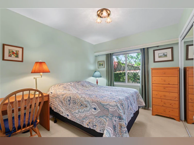 10270 Resthaven Drive, Sidney, BC, V8L 3H4 - 8