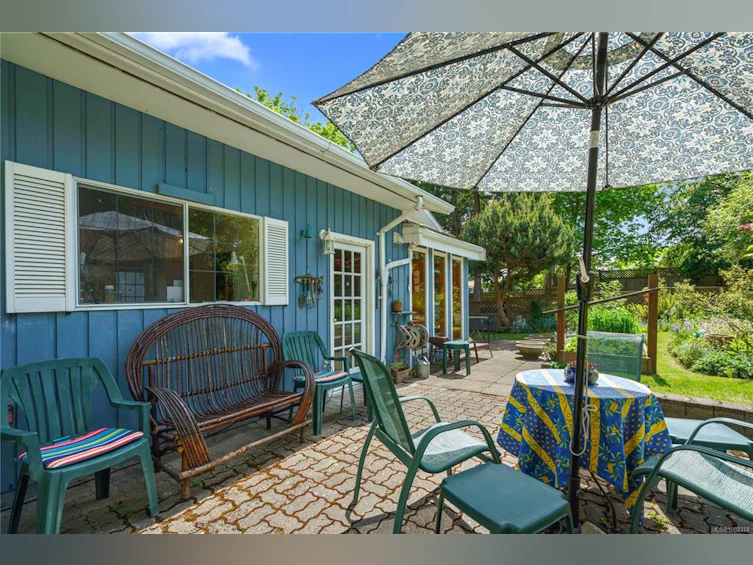 10270 Resthaven Drive, Sidney, BC, V8L 3H4 - 37