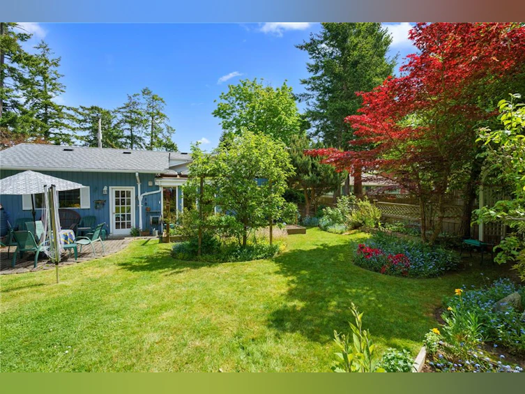 10270 Resthaven Drive, Sidney, BC, V8L 3H4 - 33