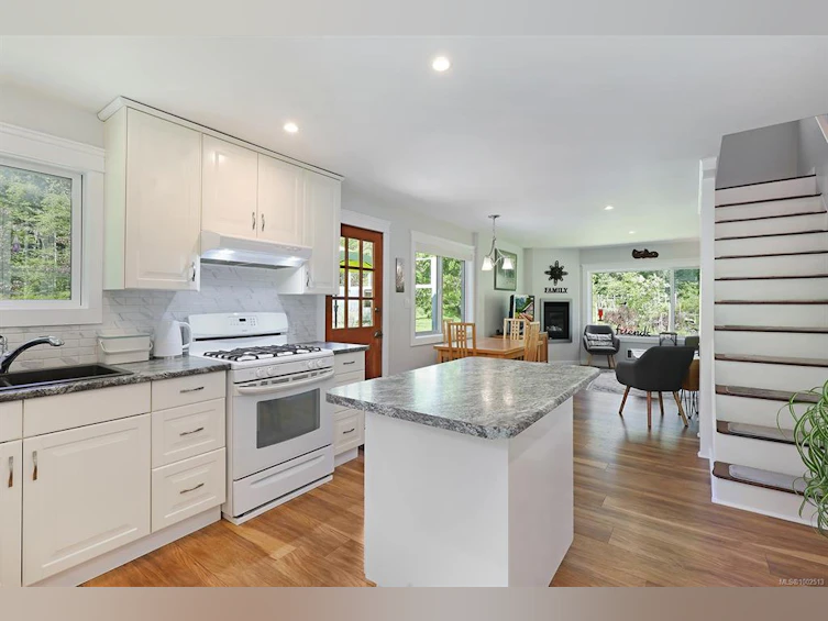 2470 Sackville Road, Black Creek, BC, V0R 2M0 - 28
