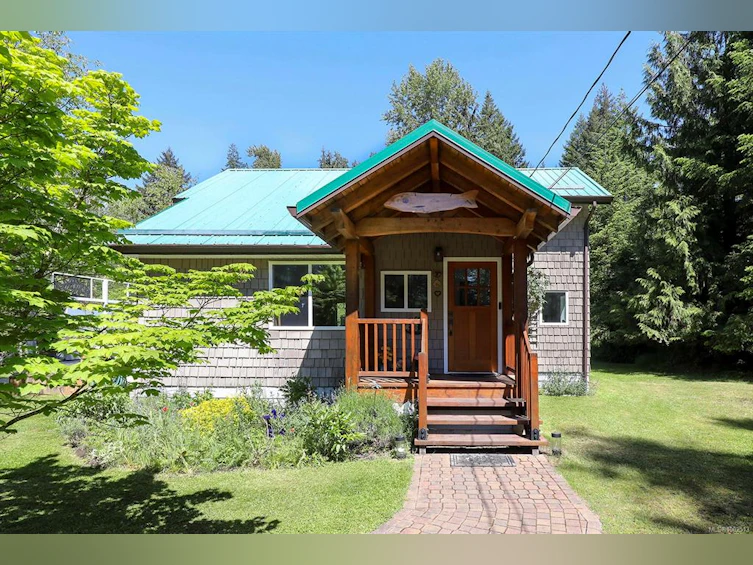 2470 Sackville Road, Black Creek, BC, V0R 2M0 - 18