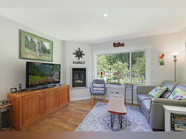 2470 Sackville Road, Black Creek, BC, V0R 2M0 - 3