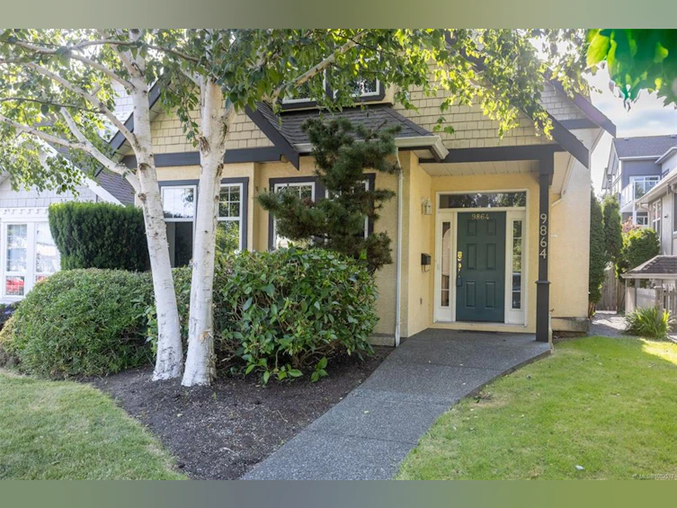 9864 Seventh Street, Sidney, BC, V8L 2V7