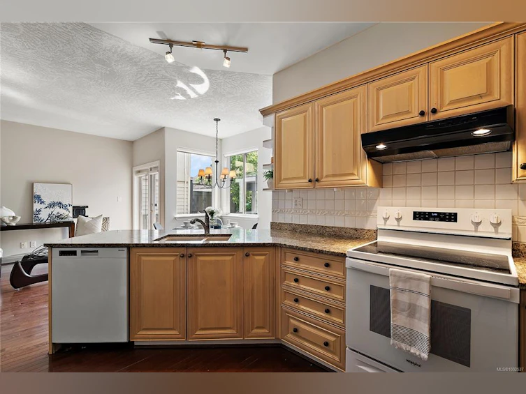 9864 Seventh Street, Sidney, BC, V8L 2V7 - 13