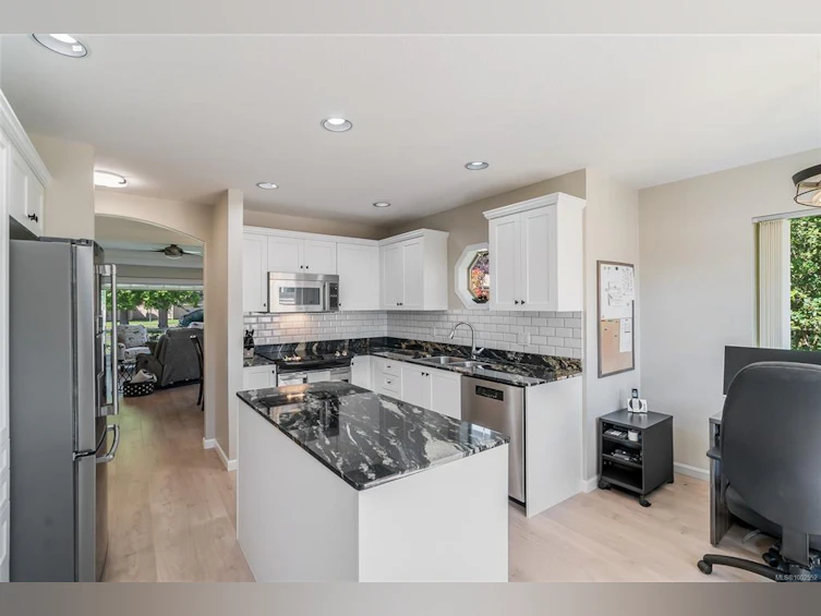 18-310 N Pym Street, Parksville, BC, V9P 2P4 - 4
