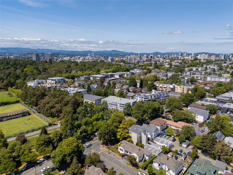 105-1050 Park Boulevard, Victoria, BC, V8V 2T4 - 34