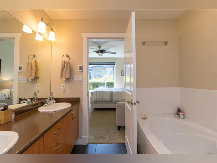 109-330 Waterfront Crescent, Victoria, BC, V8T 5K3 - 16