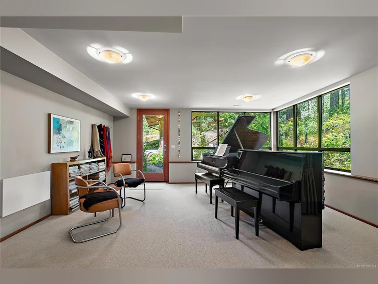 295 W Viaduct Avenue, Saanich, BC, V9E 2B6 - 27