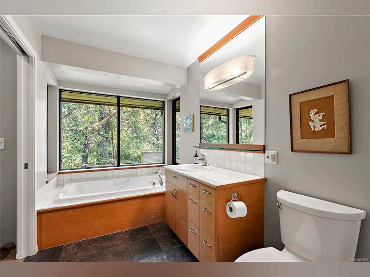 295 W Viaduct Avenue, Saanich, BC, V9E 2B6 - 20