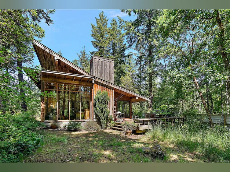 295 W Viaduct Avenue, Saanich, BC, V9E 2B6