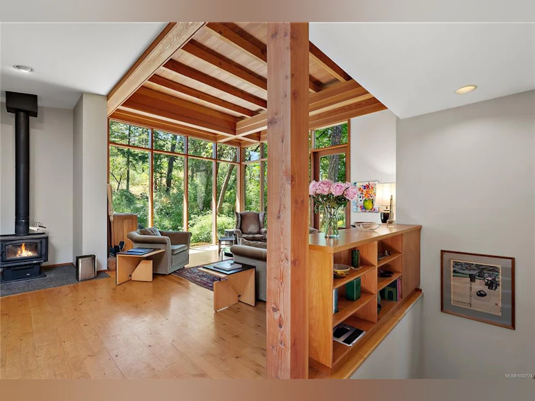 295 W Viaduct Avenue, Saanich, BC, V9E 2B6 - 11