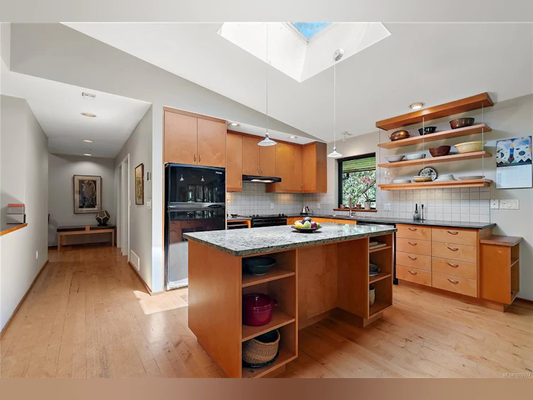 295 W Viaduct Avenue, Saanich, BC, V9E 2B6 - 15