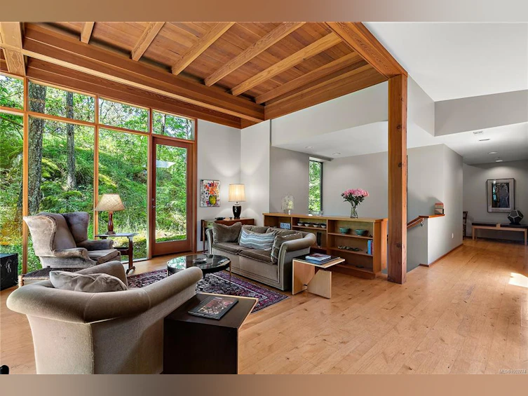 295 W Viaduct Avenue, Saanich, BC, V9E 2B6 - 10