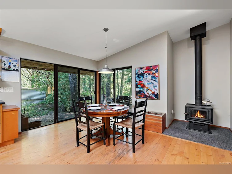 295 W Viaduct Avenue, Saanich, BC, V9E 2B6 - 4