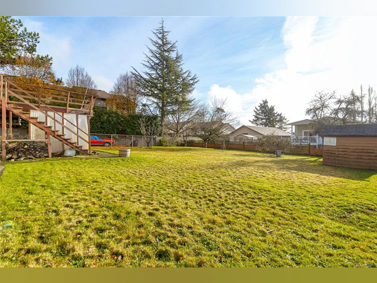 881 Mckenzie Avenue, Saanich, BC, V8X 3G4 - 31