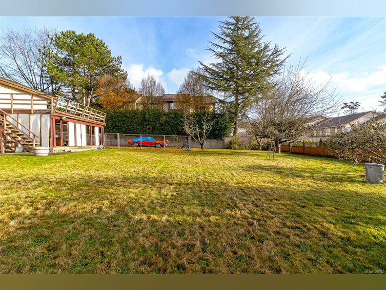 881 Mckenzie Avenue, Saanich, BC, V8X 3G4 - 32