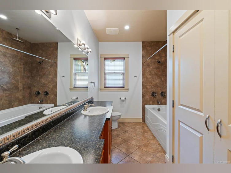 3027 Fifth Street, Victoria, BC, V8T 4B6 - 23