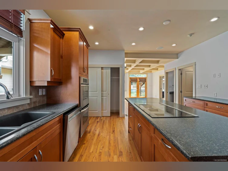 3027 Fifth Street, Victoria, BC, V8T 4B6 - 21