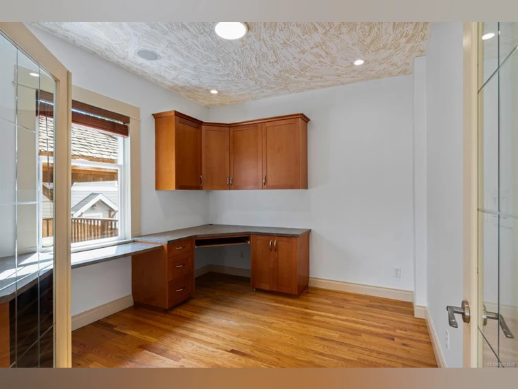 3027 Fifth Street, Victoria, BC, V8T 4B6 - 35