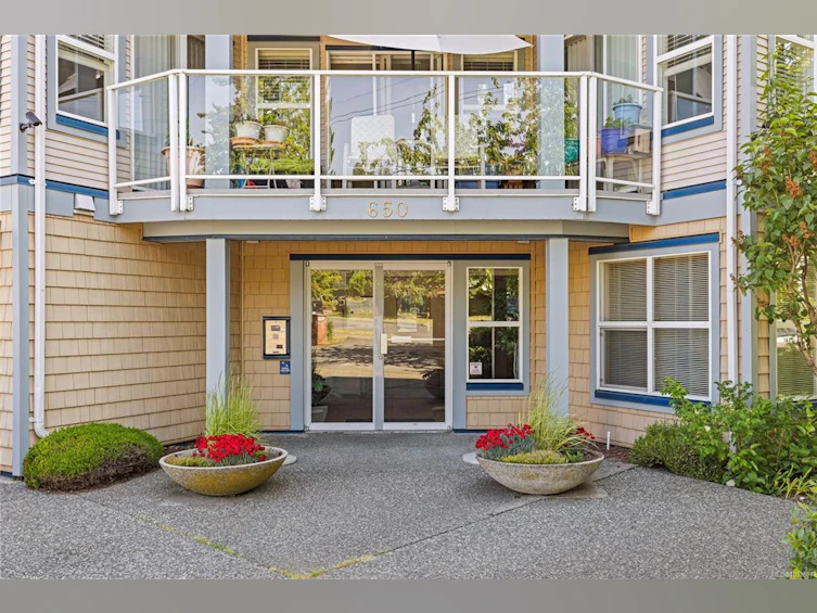 201-650 Prideaux Street, Nanaimo, BC, V9R 2P1