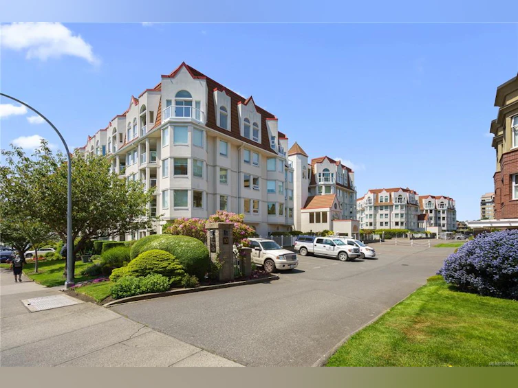 310-10 Paul Kane Place, Victoria, BC, V9A 7J8 - 35