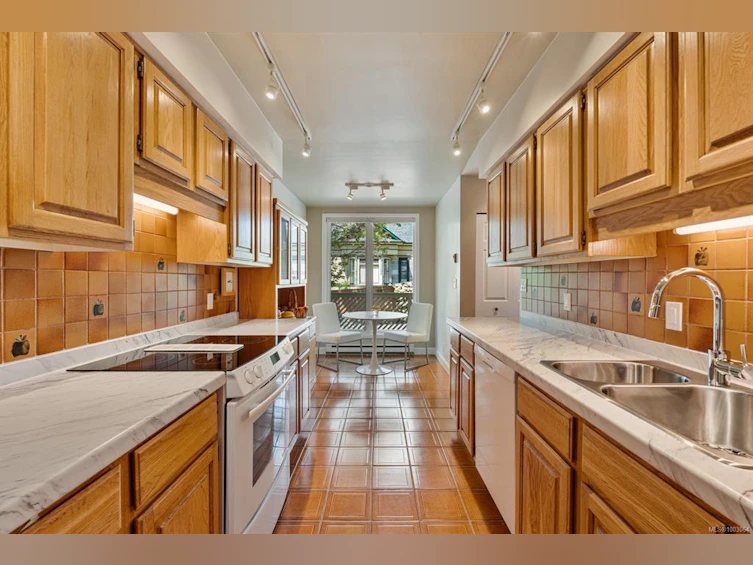 40-211 Robert Street, Victoria, BC, V9A 3Z1 - 14