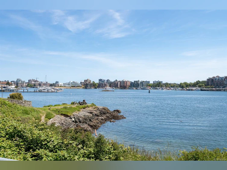 40-211 Robert Street, Victoria, BC, V9A 3Z1 - 36