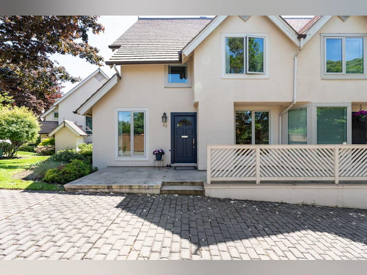40-211 Robert Street, Victoria, BC, V9A 3Z1 - 2