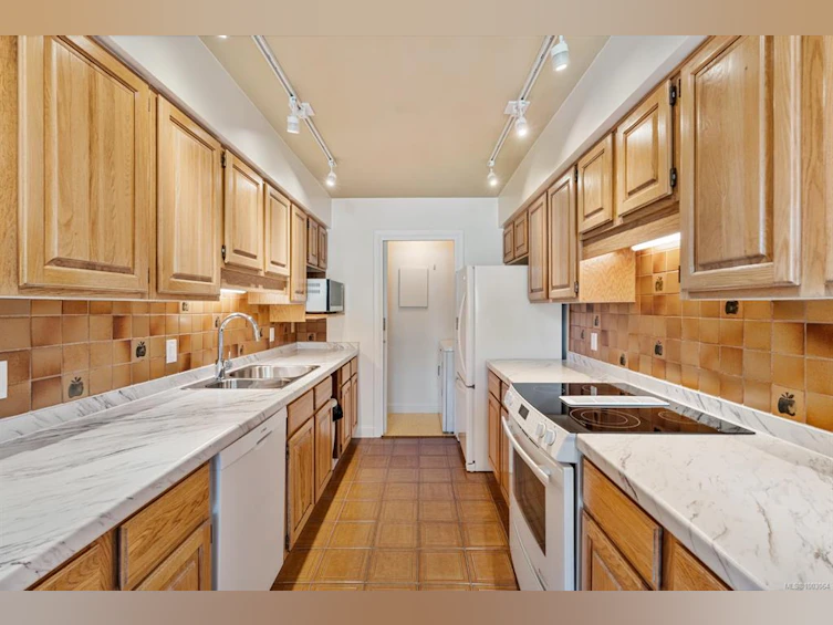 40-211 Robert Street, Victoria, BC, V9A 3Z1 - 16