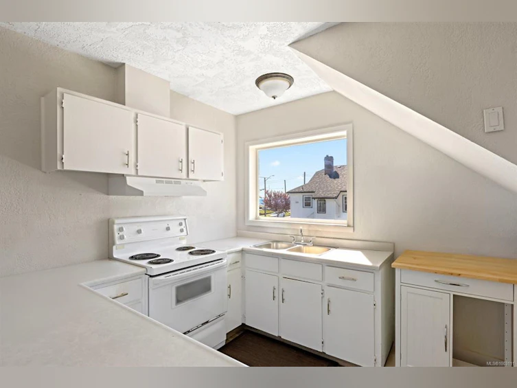 16 Howe Street, Victoria, BC, V8V 4K3 - 9