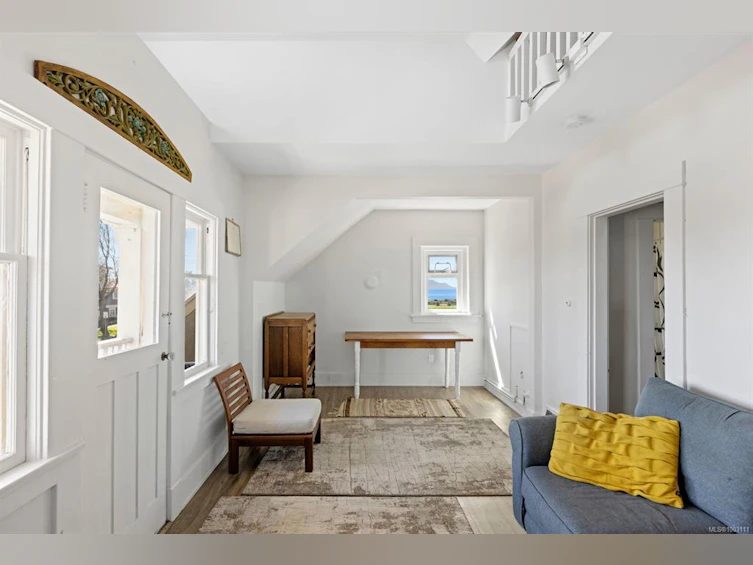 16 Howe Street, Victoria, BC, V8V 4K3 - 4