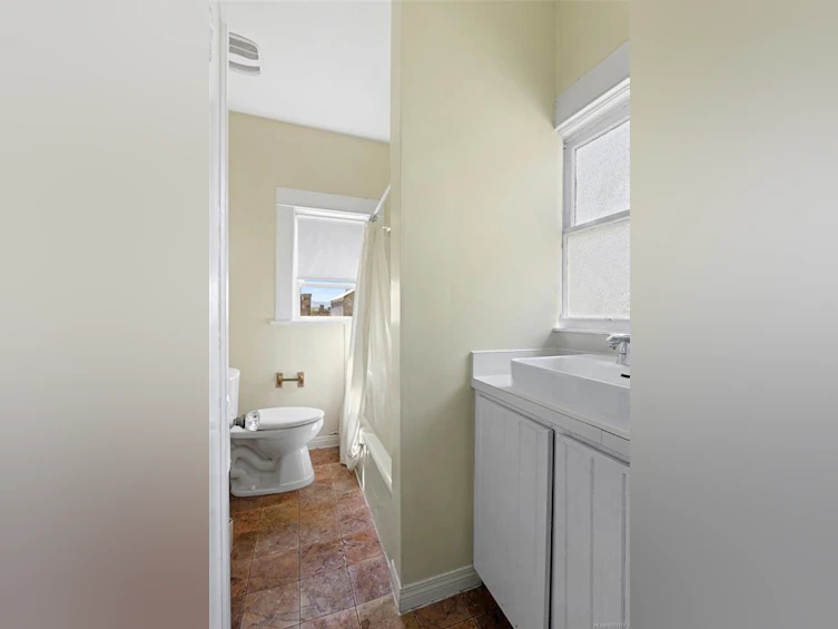 16 Howe Street, Victoria, BC, V8V 4K3 - 15