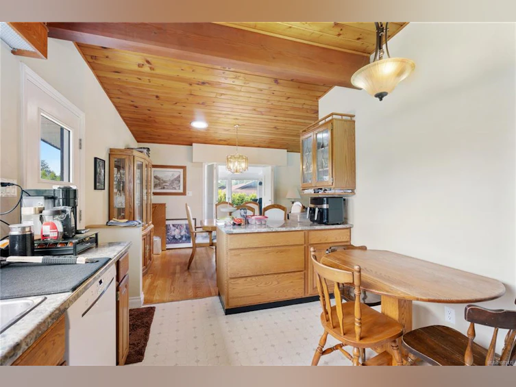 3065 Harriet Road, Victoria, BC, V9A 1T6 - 14