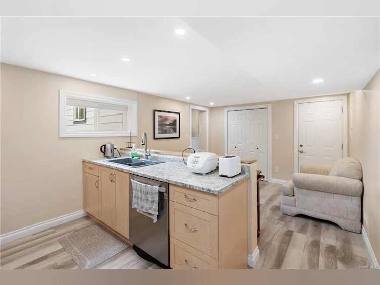 3065 Harriet Road, Victoria, BC, V9A 1T6 - 21