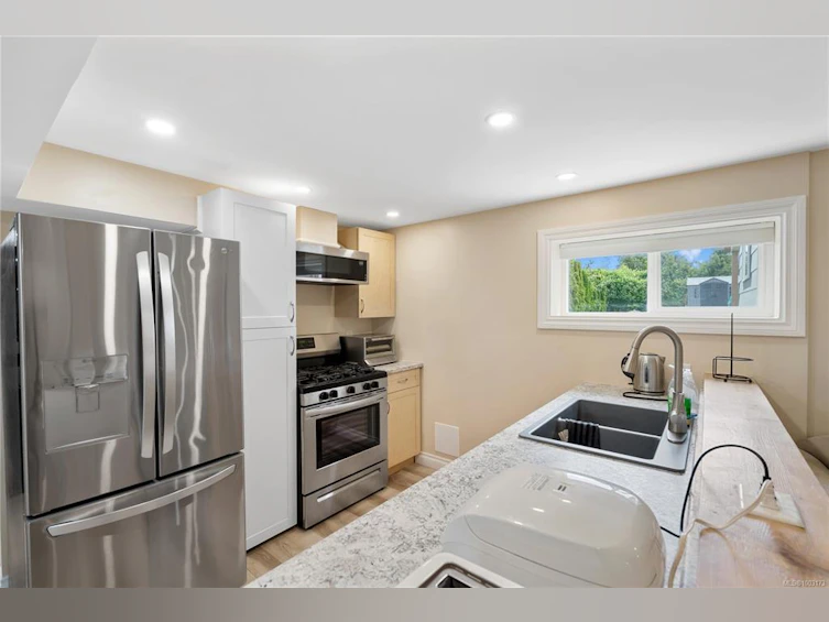 3065 Harriet Road, Victoria, BC, V9A 1T6 - 22