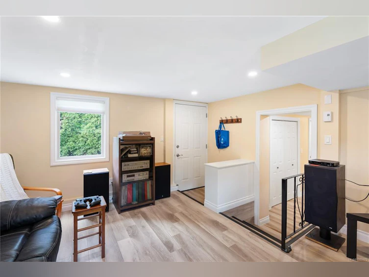 3065 Harriet Road, Victoria, BC, V9A 1T6 - 26