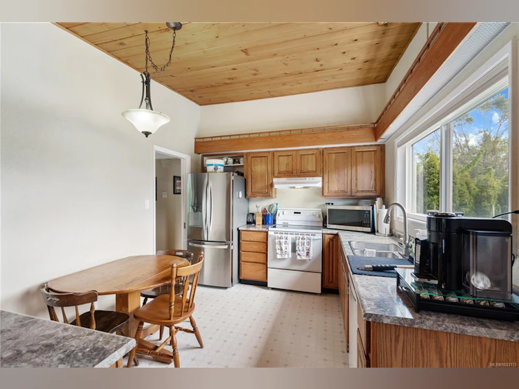 3065 Harriet Road, Victoria, BC, V9A 1T6 - 12
