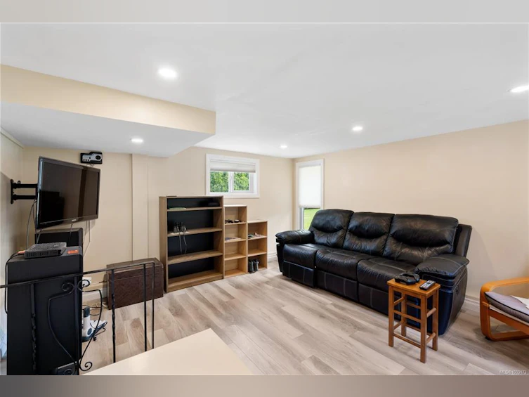 3065 Harriet Road, Victoria, BC, V9A 1T6 - 25