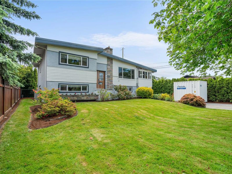 3065 Harriet Road, Victoria BC V9A 1T6