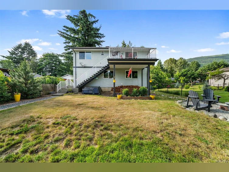 42 Quamichan Avenue, Lake Cowichan, BC, V0R 2G0 - 44
