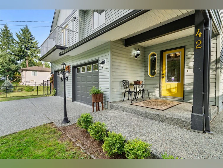 42 Quamichan Avenue, Lake Cowichan, BC, V0R 2G0 - 6
