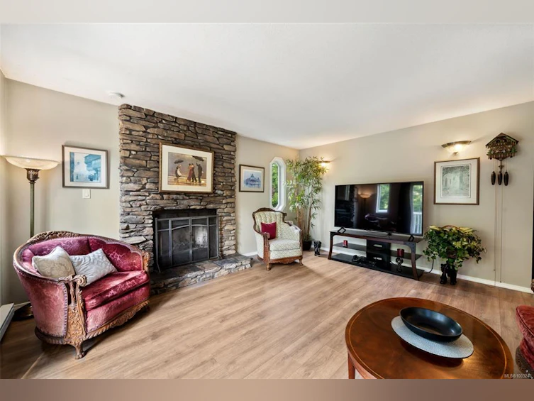 42 Quamichan Avenue, Lake Cowichan, BC, V0R 2G0 - 16