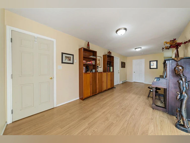 42 Quamichan Avenue, Lake Cowichan, BC, V0R 2G0 - 33